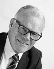 Hans Jørn Mikkelsen Direktør Hans Jørn Mikkelen yder velkommen