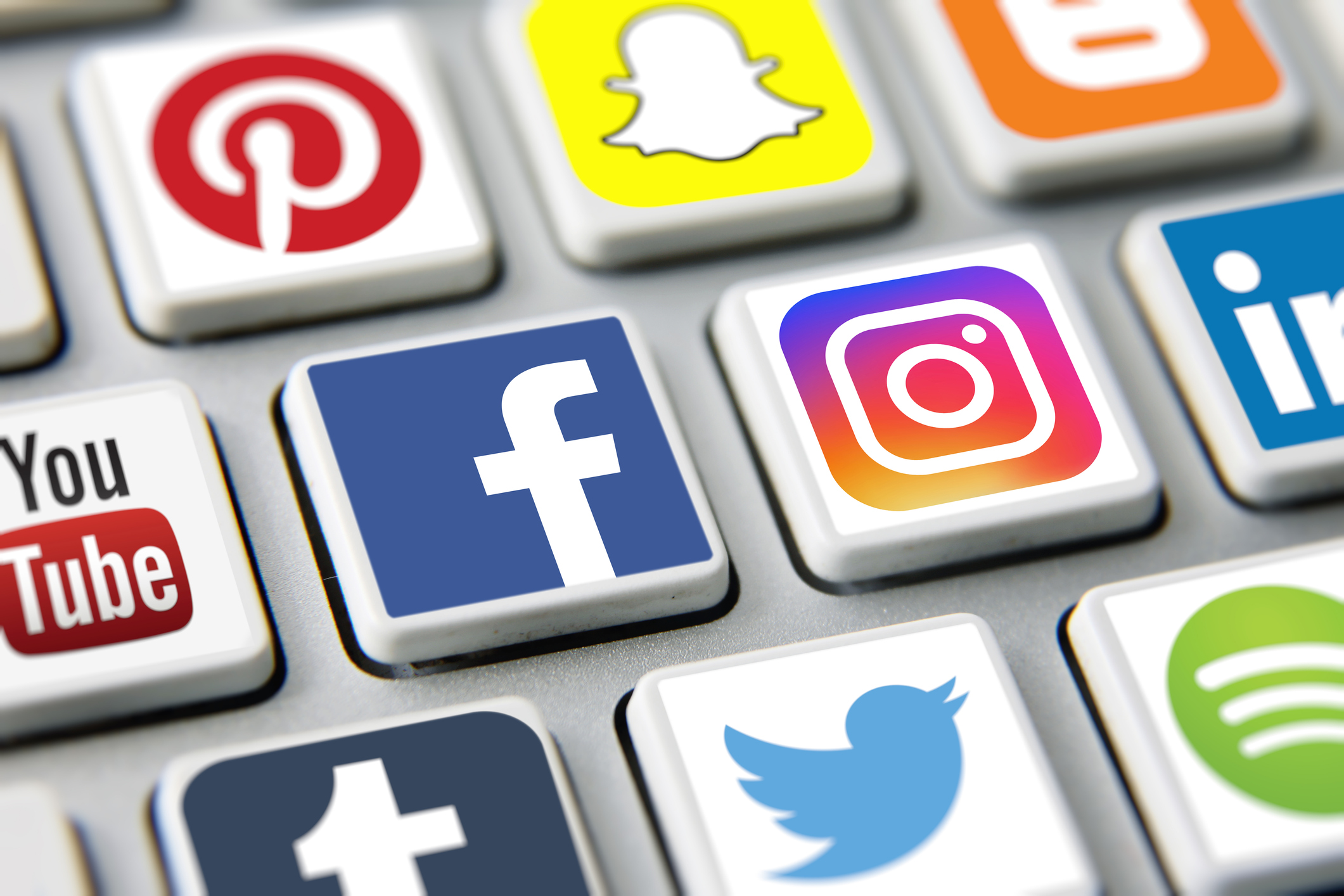 Samling af sociale medier sat på tastaturknapper